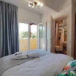 Blue Pastel-cliffside Villa, Shared Pool, Wild Sandy Nearby بيت للعطل