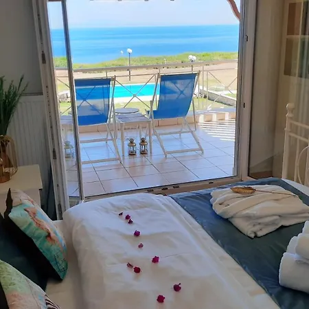 Blue Pastel-cliffside Villa, Shared Pool, Wild Sandy Nearby Nea Poteidaia