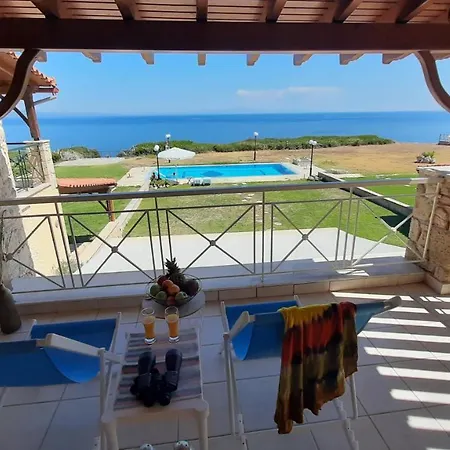 別荘 Blue Pastel-cliffside Villa, Shared Pool, Wild Sandy Nearby