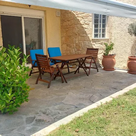 Blue Pastel-cliffside Villa, Shared Pool, Wild Sandy Nearby Feriehus Nea Poteidaia