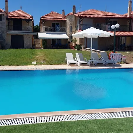 Feriehus Blue Pastel-cliffside Villa, Shared Pool, Wild Sandy Nearby Nea Poteidaia