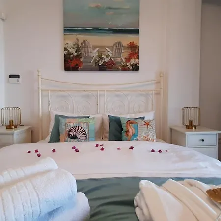 בית נופש Blue Pastel-cliffside Villa, Shared Pool, Wild Sandy Nearby נאה פוטידאה