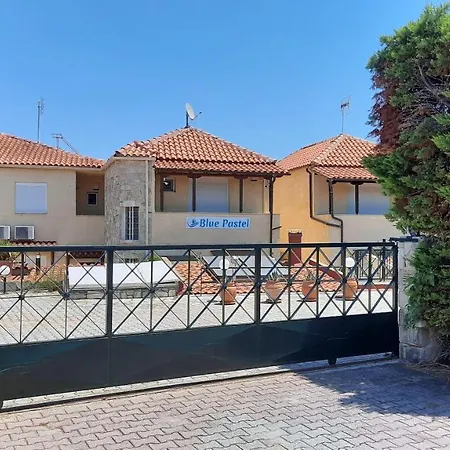 בית נופש Blue Pastel-cliffside Villa, Shared Pool, Wild Sandy Nearby *