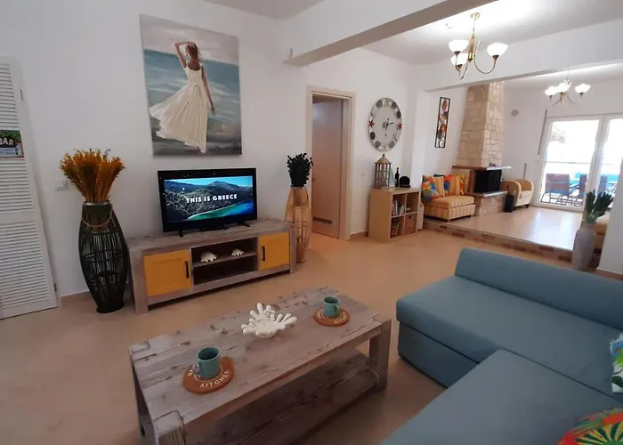 Vakantiehuis Blue Pastel-cliffside Villa, Shared Pool, Wild Sandy Nearby *