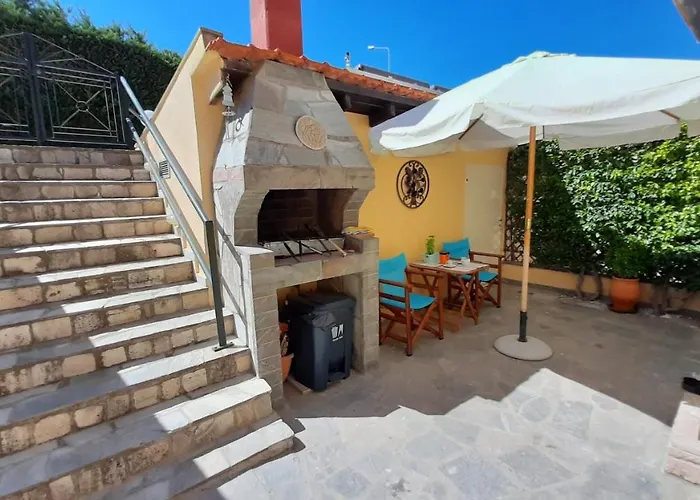 Blue Pastel-cliffside Villa, Shared Pool, Wild Sandy Nearby Vakantiehuis *