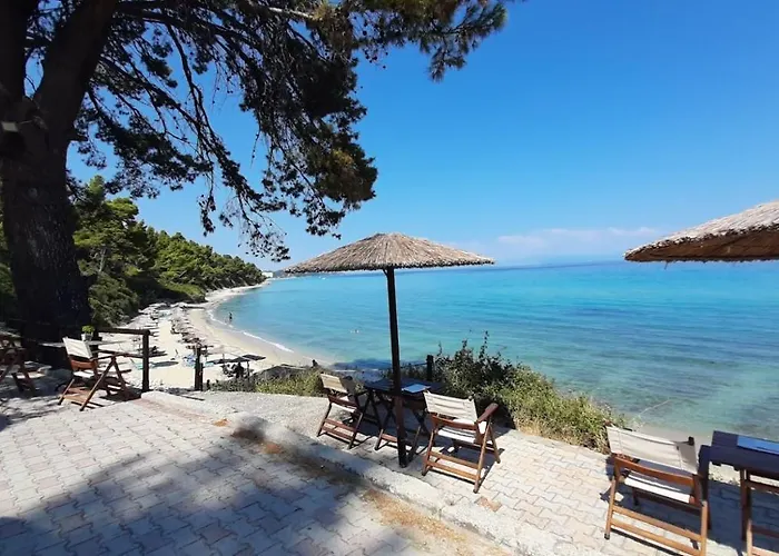 Blue Pastel-cliffside Villa, Shared Pool, Wild Sandy Nearby Vakantiehuis *
