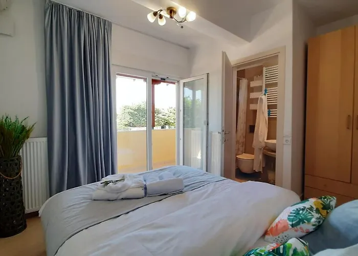 Blue Pastel-cliffside Villa, Shared Pool, Wild Sandy Nearby Vakantiehuis