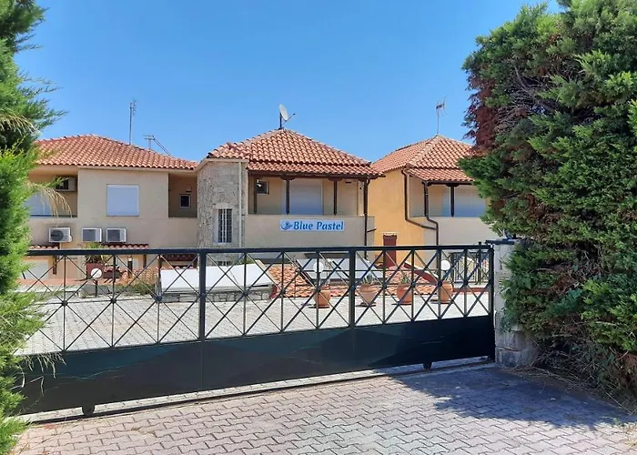 Vakantiehuis Blue Pastel-cliffside Villa, Shared Pool, Wild Sandy Nearby *