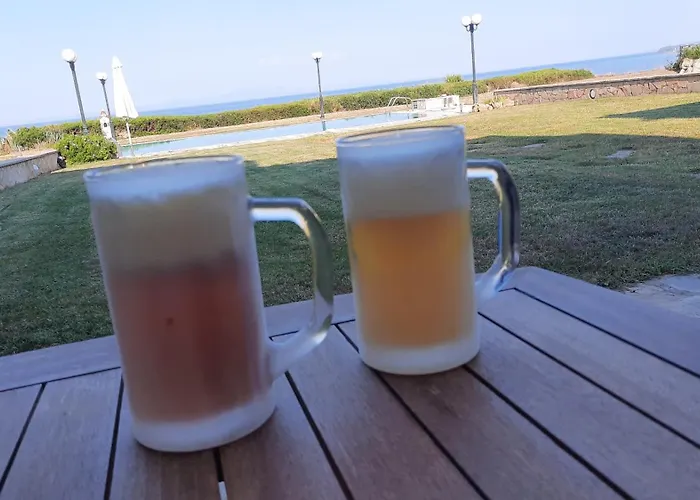 Blue Pastel-cliffside Villa, Shared Pool, Wild Sandy Nearby Vakantiehuis