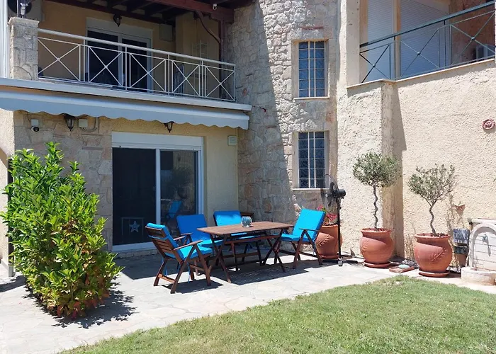 Blue Pastel-cliffside Villa, Shared Pool, Wild Sandy Nearby Vakantiehuis Nea Poteidaia