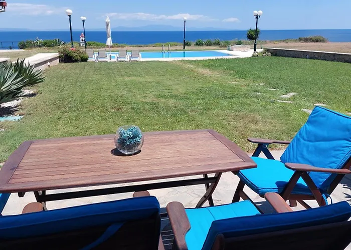 Blue Pastel-cliffside Villa, Shared Pool, Wild Sandy Nearby Nea Poteidaia