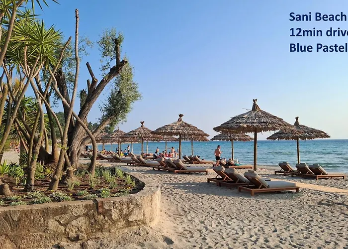 Vakantiehuis Blue Pastel-cliffside Villa, Shared Pool, Wild Sandy Nearby